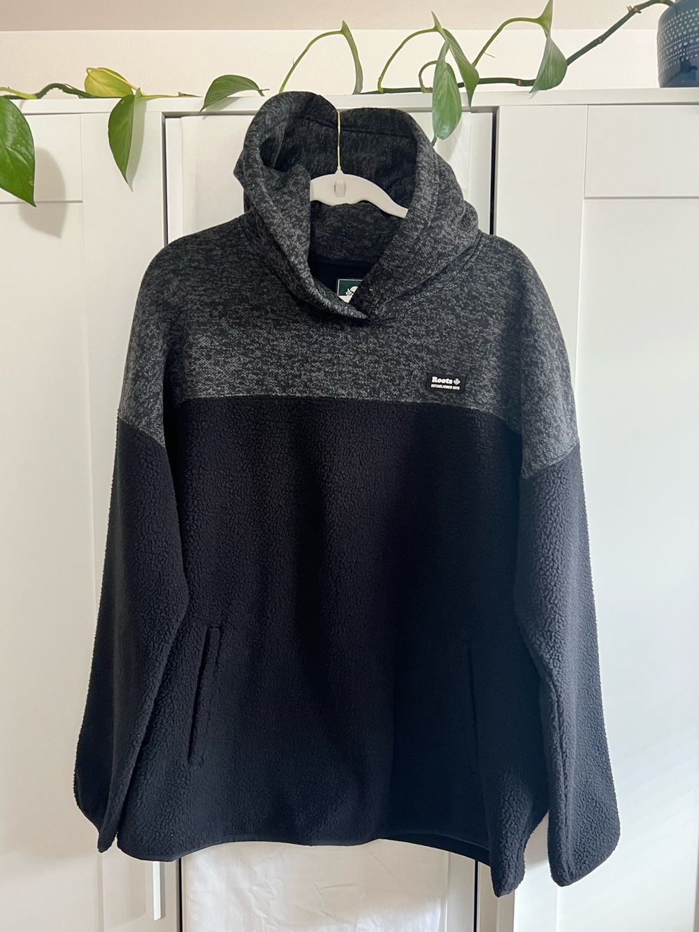 Roots Cabin Sherpa Colourblock Hoodie, Grey & Black, Logo, Size XL